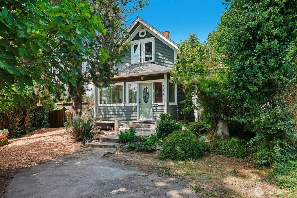 Photo of 1010 S Director Street St, Seattle, WA 98108 (MLS # 2550943)