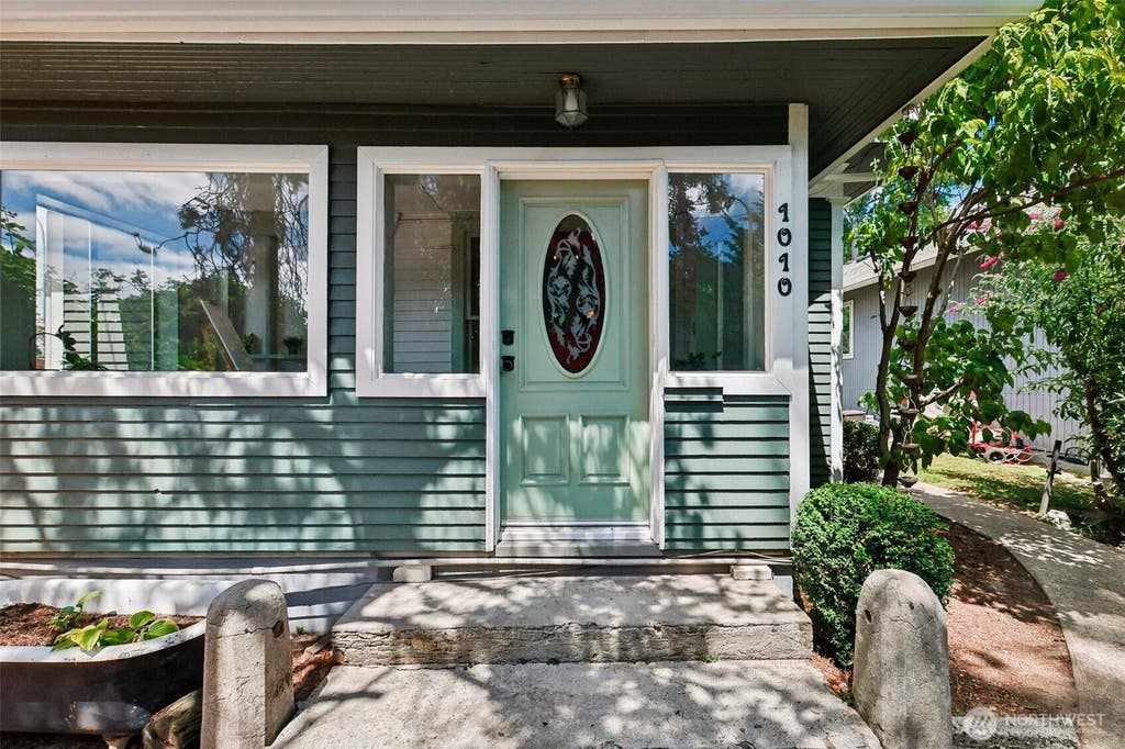 Photo of 1010 S Director Street St, Seattle, WA 98108 (MLS # 2550943)