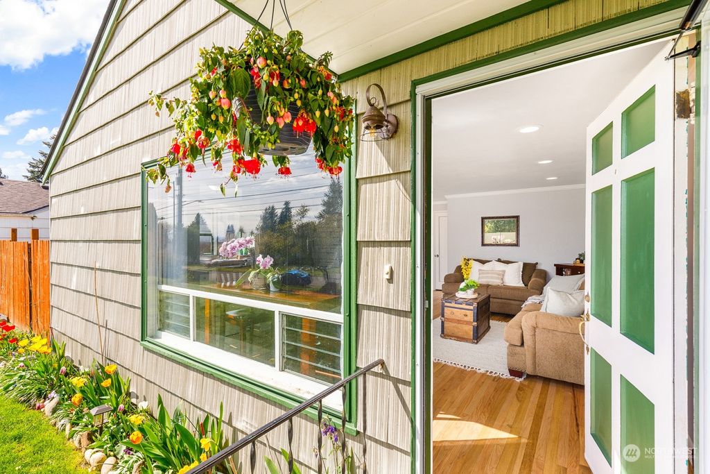 Photo of 16041 8th Avenue NE, Shoreline, WA 98155 (MLS # 2059201)