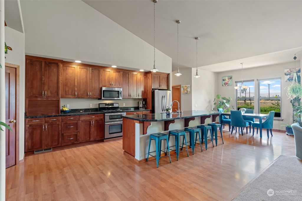 listing image 9369883247045890024