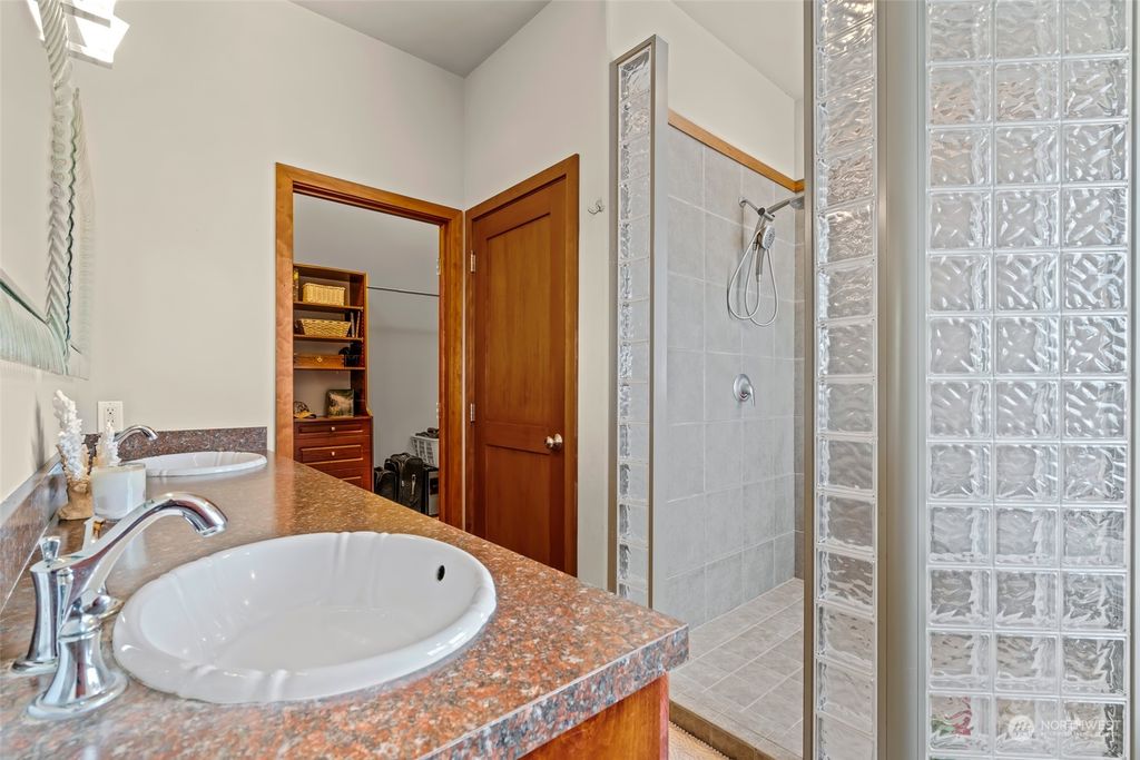 listing image 9360165741996086248