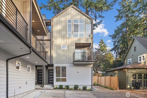 Photo of 10742 Interlake Avenue N, Seattle, WA 98133 (MLS # 2516952)