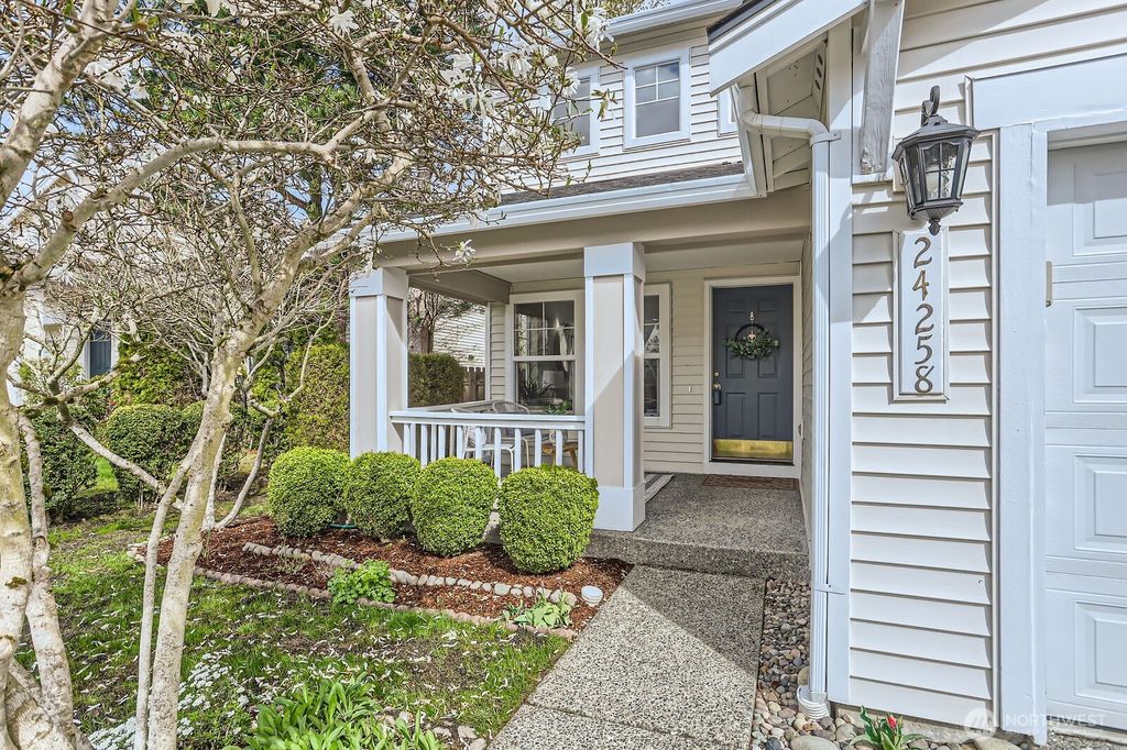 Photo of 24258 SE 9th Street, Sammamish, WA 98075 (MLS # 2357283)