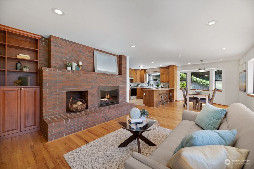 Photo of 1226 S Lake Stickney Drive, Lynnwood, WA 98087 (MLS # 2285468)