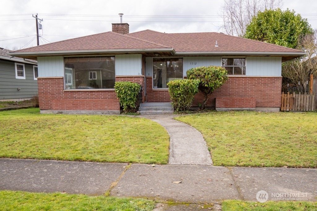Photo of 1712 Rainier Avenue, Everett, WA 98201 (MLS # 2196868)