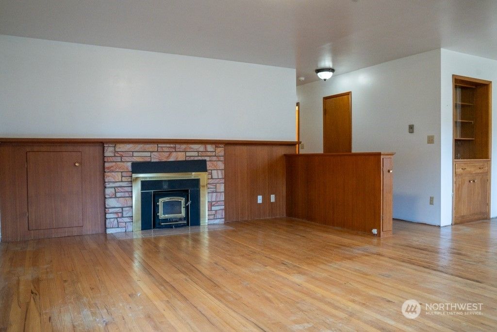 Photo of 1712 Rainier Avenue, Everett, WA 98201 (MLS # 2196868)
