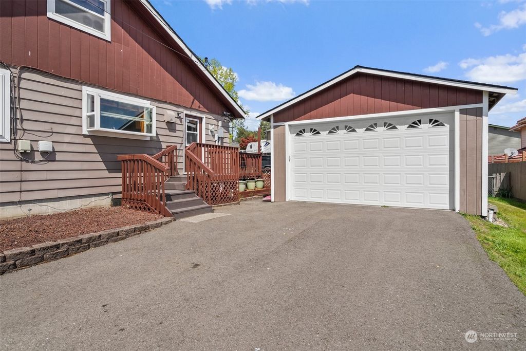 Photo of 5158 S 170th Street, SeaTac, WA 98188 (MLS # 2233893)