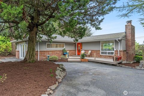 Photo of 15612 38th Avenue NE, Lake Forest Park, WA 98155 (MLS # 2465694)