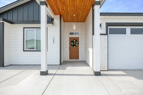 Photo of 1040 S Florida Pl Pl, Kennewick, WA 99338 (MLS # 2349521)