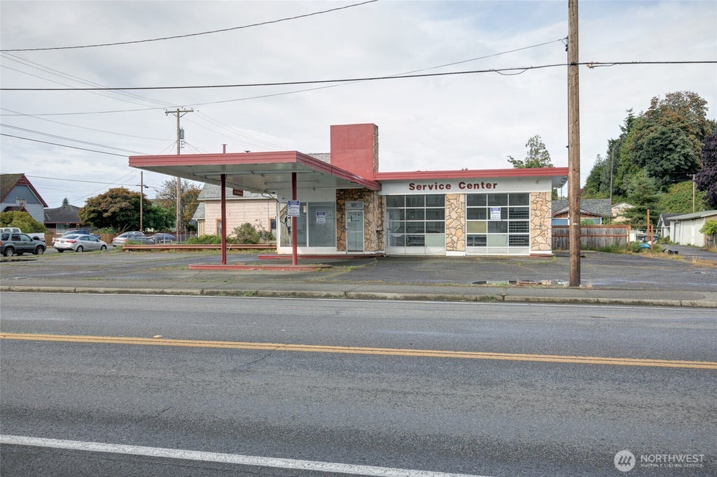 Photo of 301 Lincoln Street, Hoquiam, WA 98550 (MLS # 2582438)