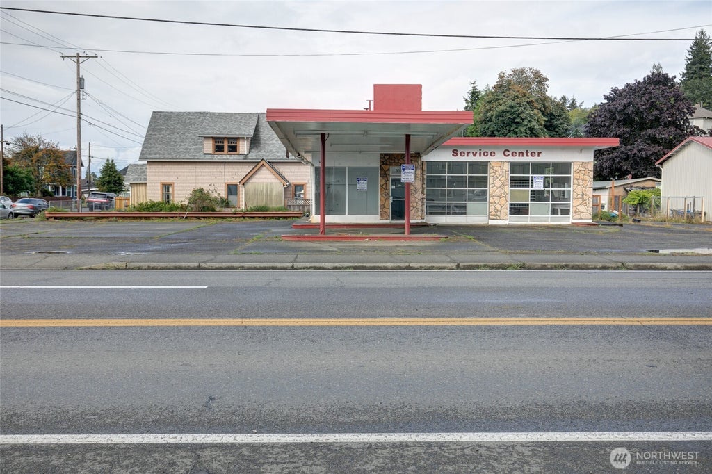 Photo of 301 Lincoln Street, Hoquiam, WA 98550 (MLS # 2582438)