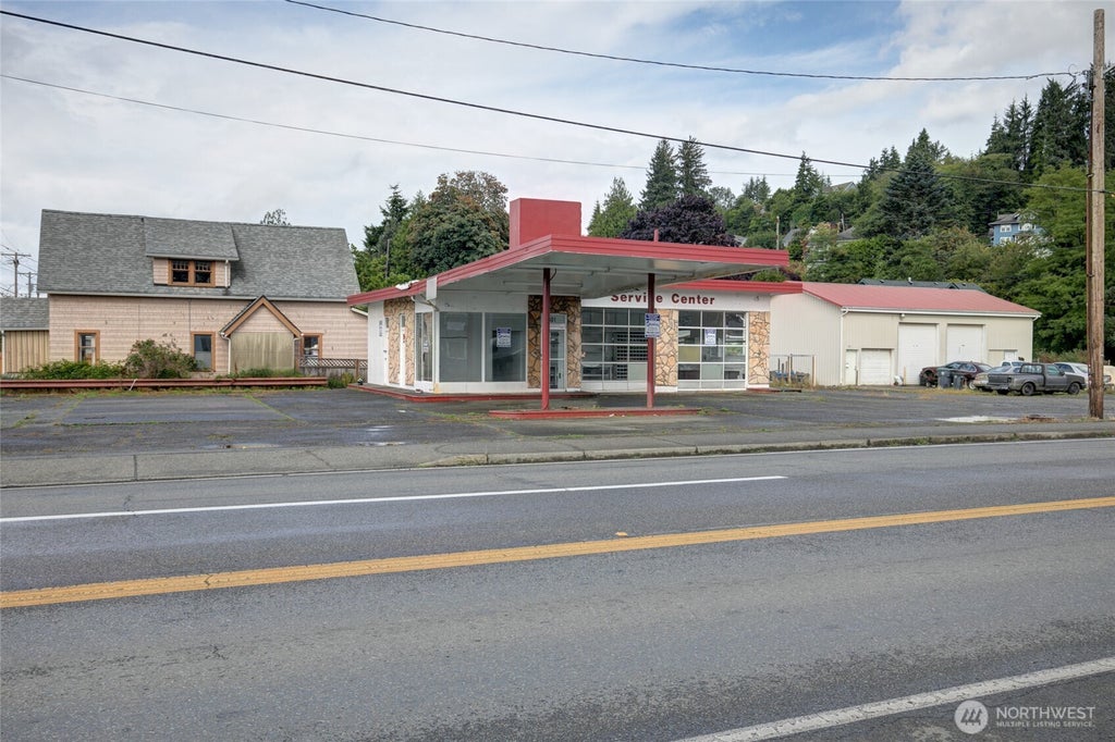 Photo of 301 Lincoln Street, Hoquiam, WA 98550 (MLS # 2582438)