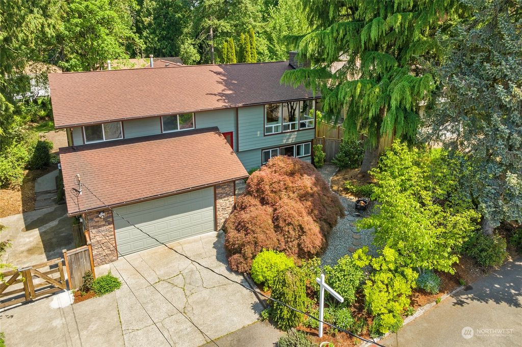 Photo of 10156 NE 113th Place, Kirkland, WA 98033 (MLS # 2067347)