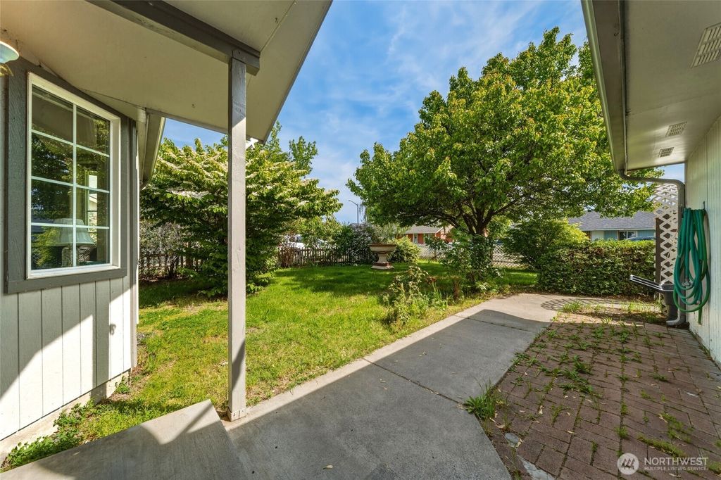 Photo of 151 NE 15th Avenue, Milton-Freewater, OR 97862 (MLS # 2518366)