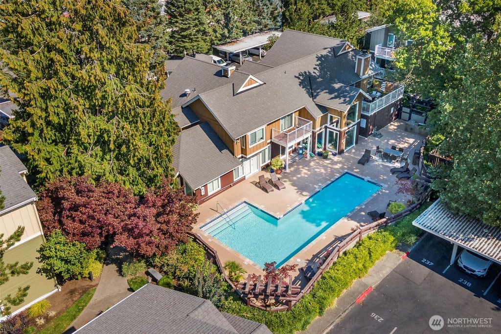 Photo of 300 N 130th Street #7105, Seattle, WA 98133 (MLS # 2573705)