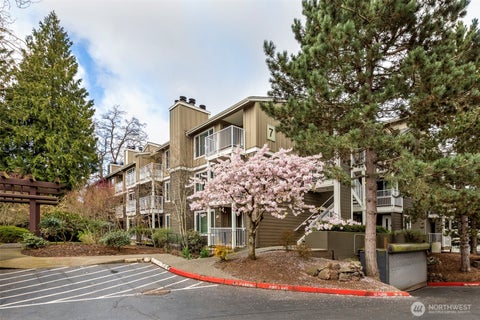 Photo of 300 N 130th Street #7105, Seattle, WA 98133 (MLS # 2573705)