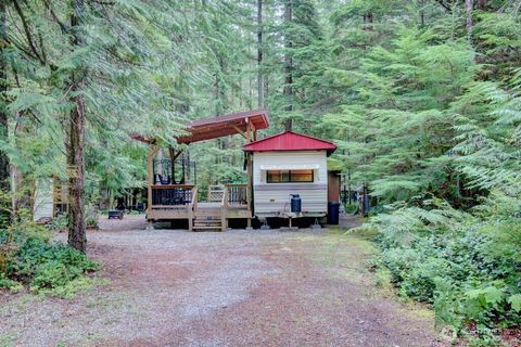 Photo of 104 Pioneer Circle, Deming, WA 98244 (MLS # 2427422)