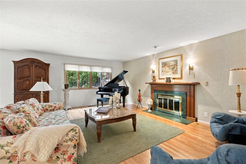 20 Crest Circle