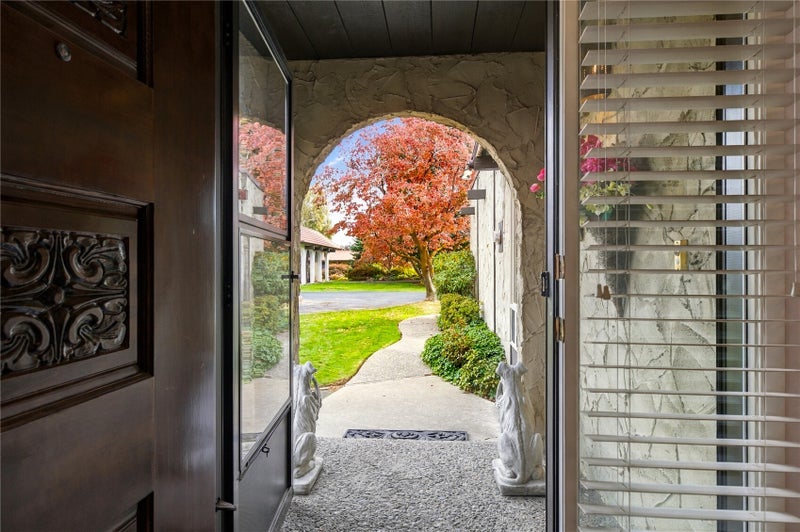 20 Crest Circle