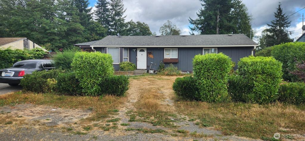 Photo of 11113 6th Avenue W, Everett, WA 98204 (MLS # 2425377)