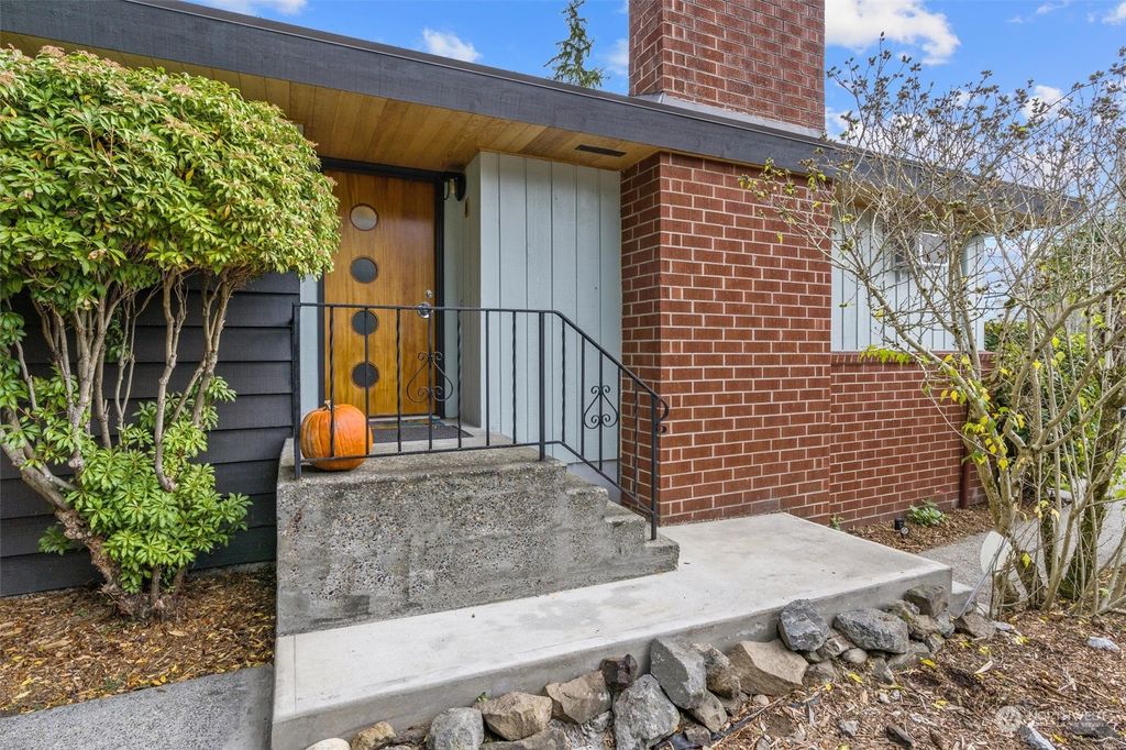 Photo of 3616 SW 112th Street, Seattle, WA 98146 (MLS # 2174316)