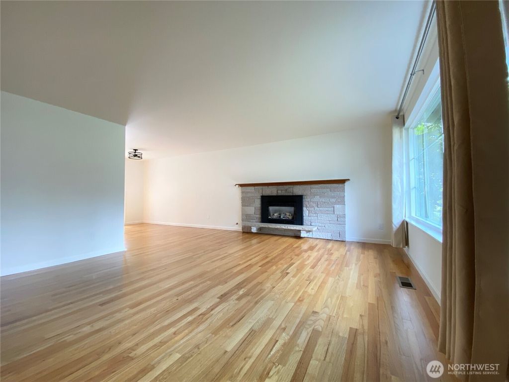 Photo of 7711 NE 203 Street, Kenmore, WA 98028 (MLS # 2355031)