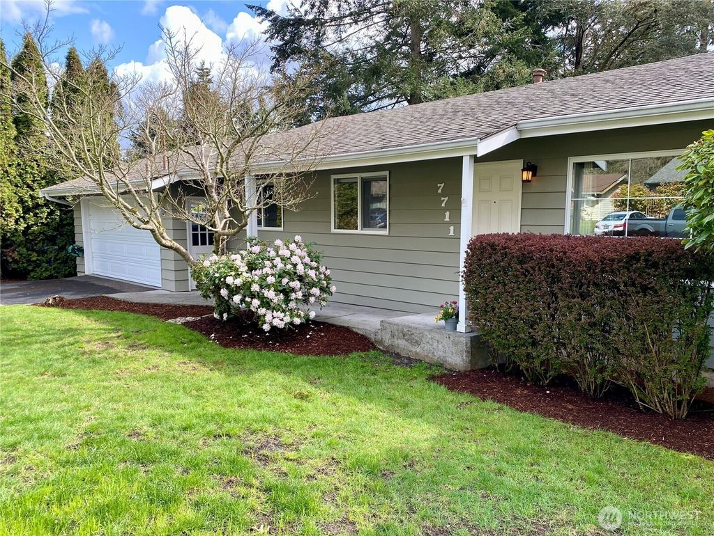 Photo of 7711 NE 203 Street, Kenmore, WA 98028 (MLS # 2355031)