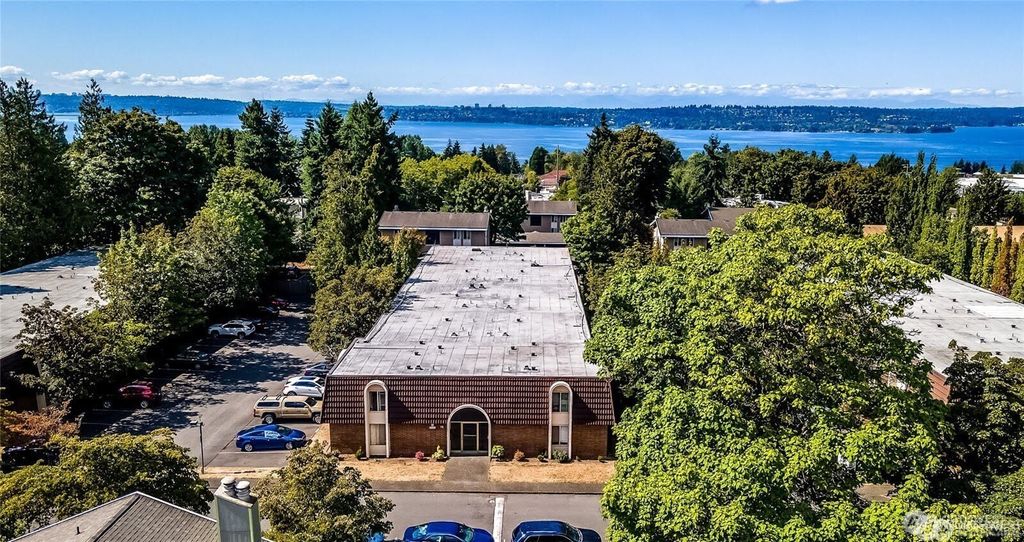 Photo of 11010 NE 68th Street #602, Kirkland, WA 98033 (MLS # 2362627)