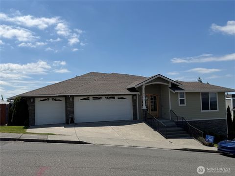 Photo of 8212 72nd Place NE, Marysville, WA 98270 (MLS # 2531330)
