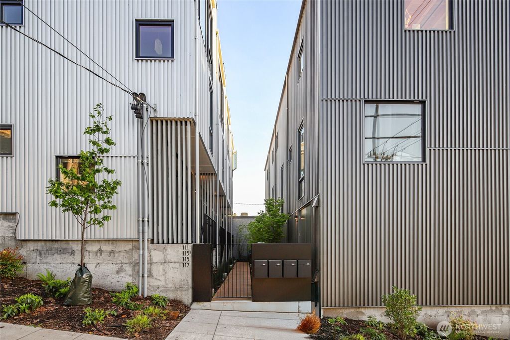 Photo of 115 E Allison Street, Seattle, WA 98102 (MLS # 2368562)