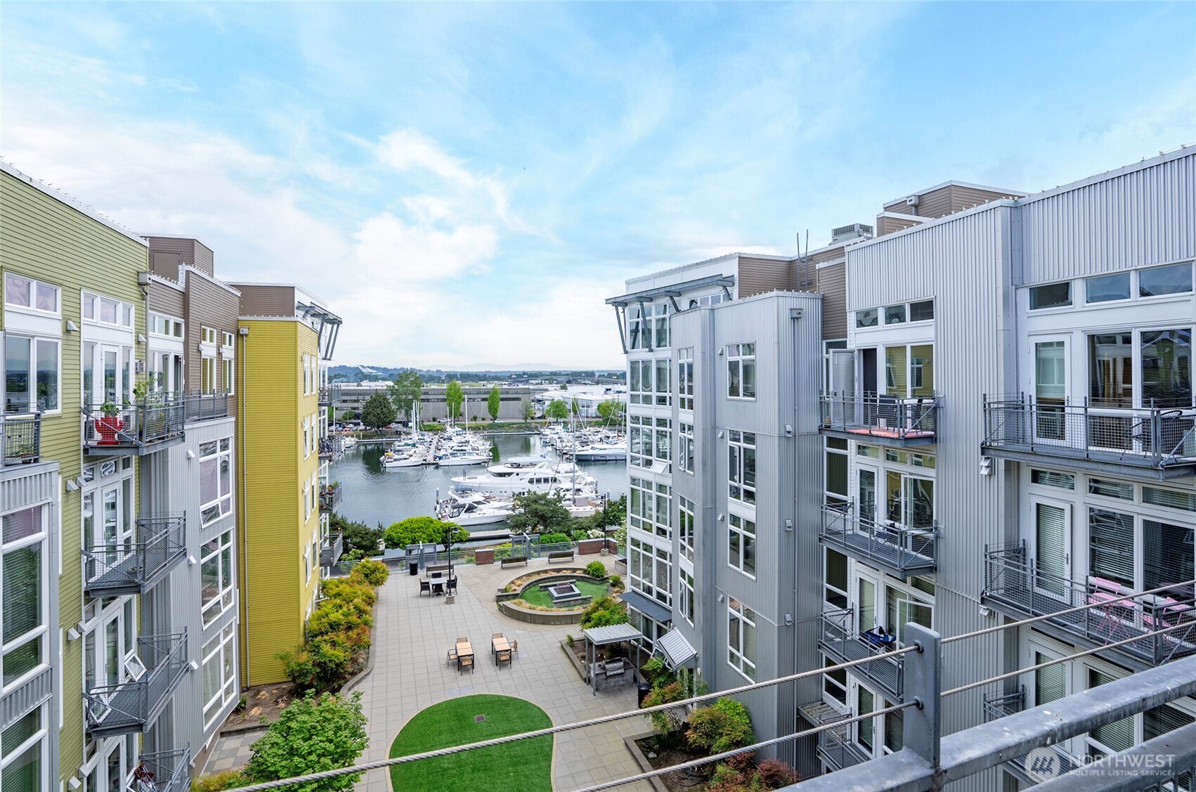 1705 Dock Street 513