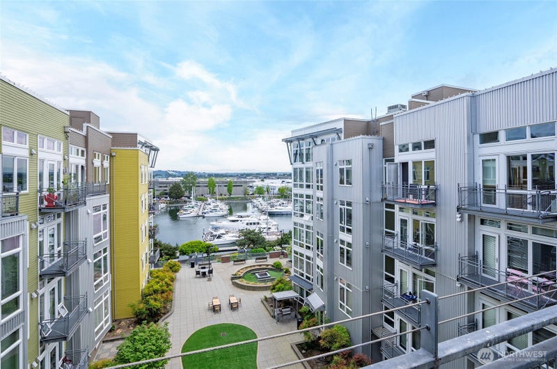 1705 Dock Street 513