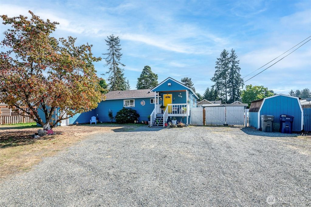 Photo of 908 9th Street NE, Auburn, WA 98002 (MLS # 2438007)