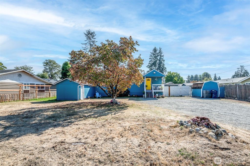 Photo of 908 9th Street NE, Auburn, WA 98002 (MLS # 2438007)