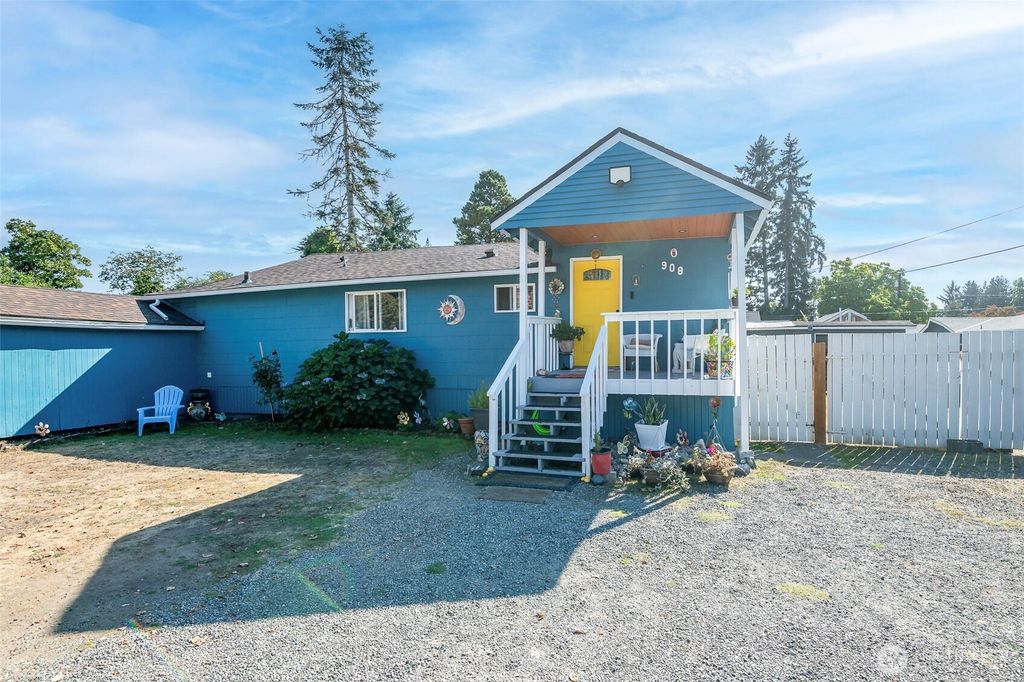 Photo of 908 9th Street NE, Auburn, WA 98002 (MLS # 2438007)