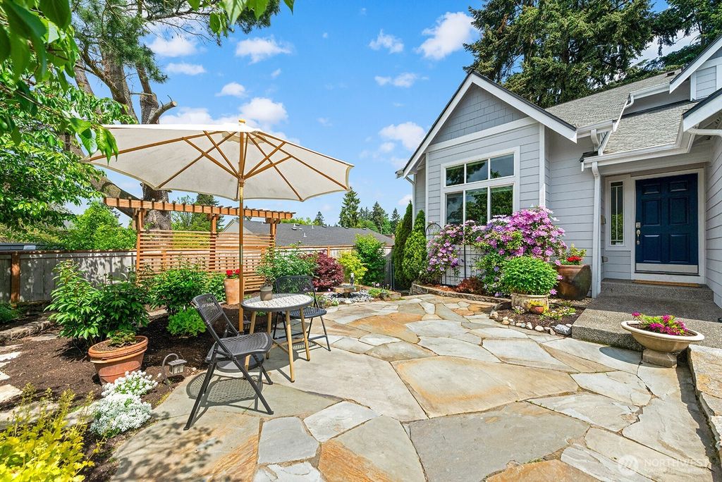 Photo of 1706 NE 27th Place, Renton, WA 98056 (MLS # 2525439)
