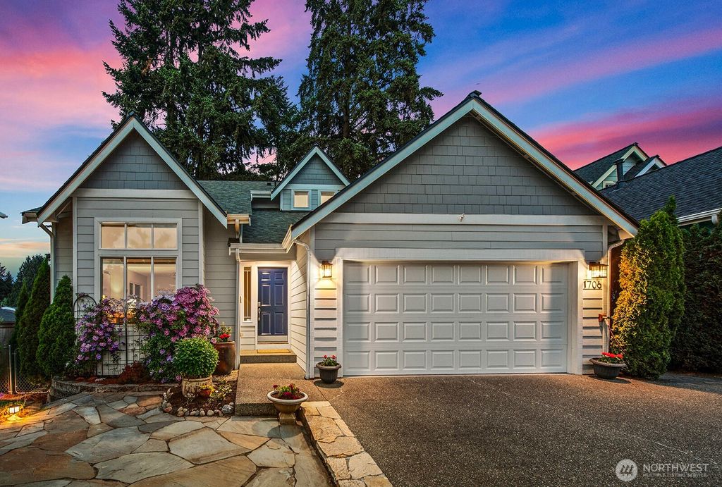 Photo of 1706 NE 27th Place, Renton, WA 98056 (MLS # 2525439)