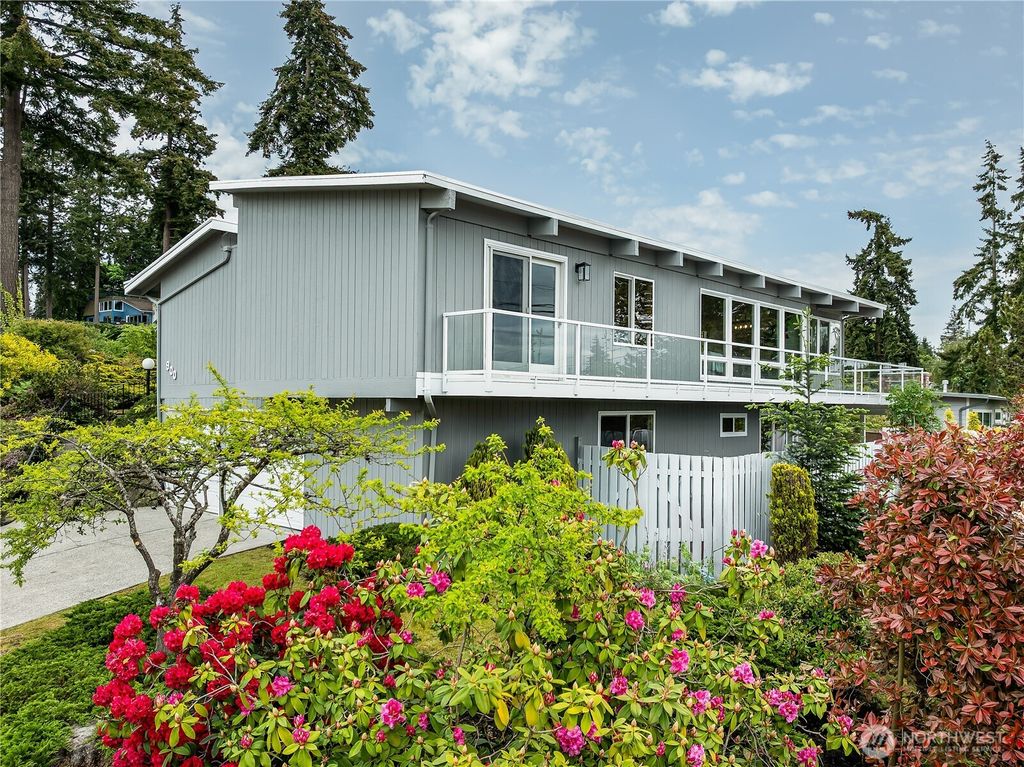 Photo of 900 Sea Vista Place, Edmonds, WA 98020 (MLS # 2372935)