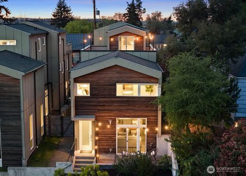 Photo of 3918 S Hudson Street, Seattle, WA 98118 (MLS # 2511294)