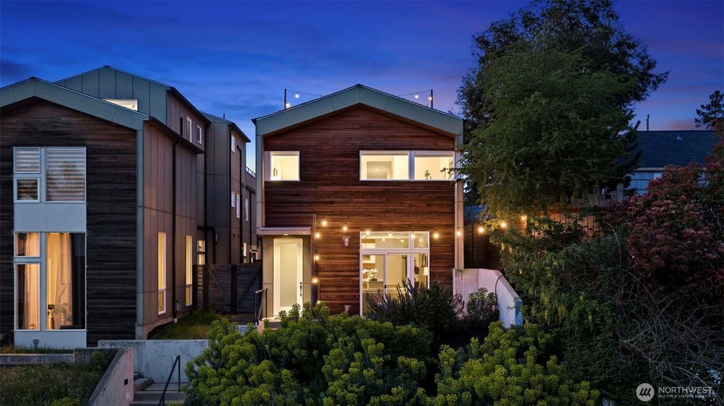 Photo of 3918 S Hudson Street, Seattle, WA 98118 (MLS # 2511294)