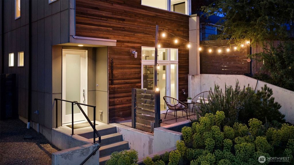 Photo of 3918 S Hudson Street, Seattle, WA 98118 (MLS # 2511294)