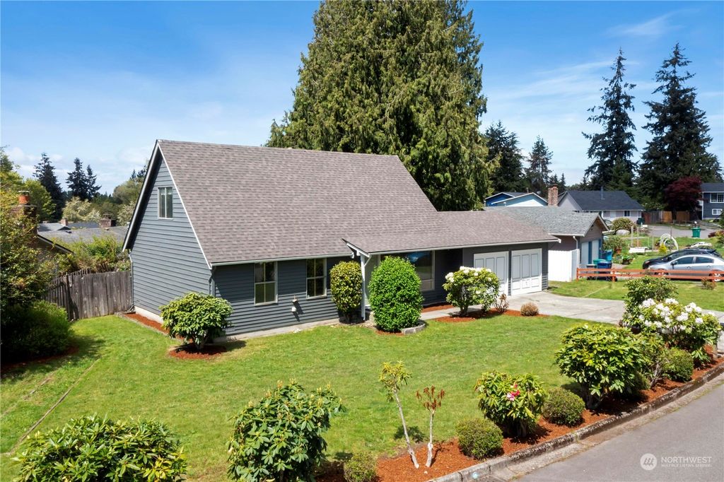 Photo of 802 S 326th Street, Federal Way, WA 98003 (MLS # 2066332)