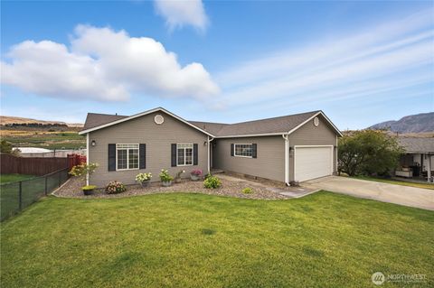 Photo of 121 Pryor Drive, Pateros, WA 98846 (MLS # 2503245)