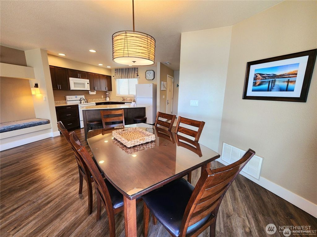 listing image 9364582401019758718