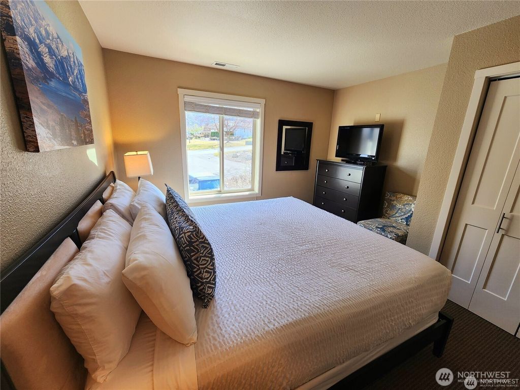 listing image 9364352848103833624