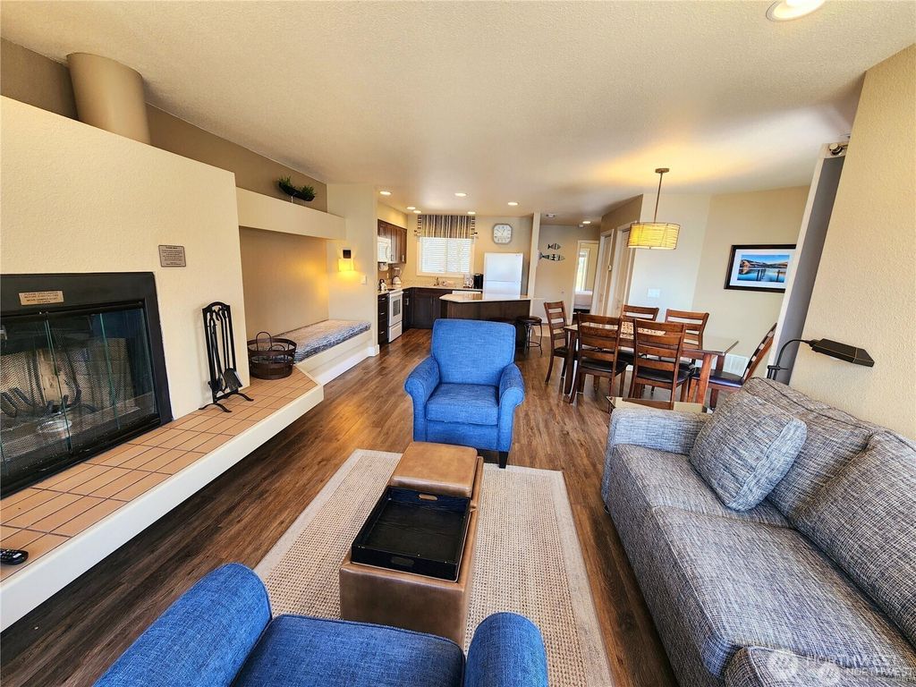 listing image 9369590565386404495
