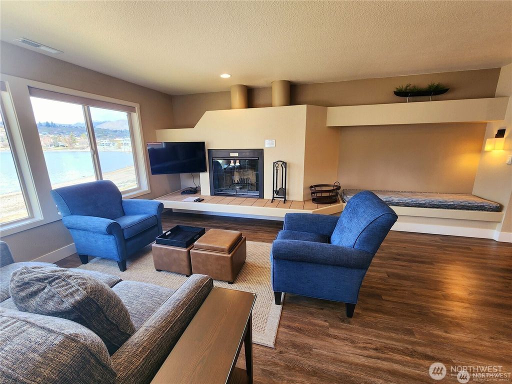 listing image 9366321287902986386