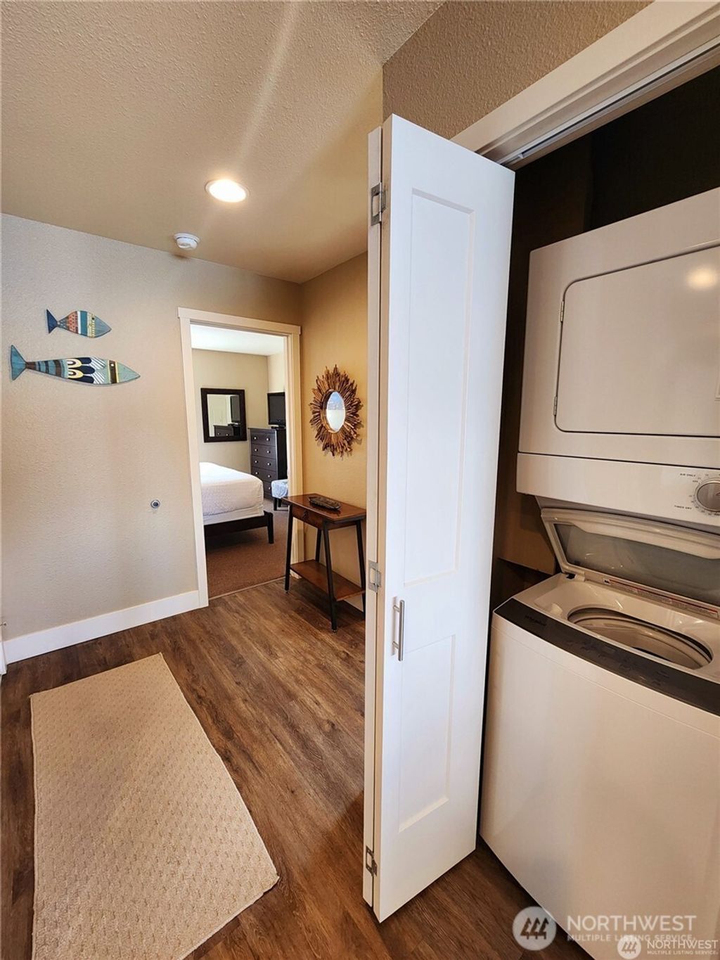 listing image 9361627073162164659