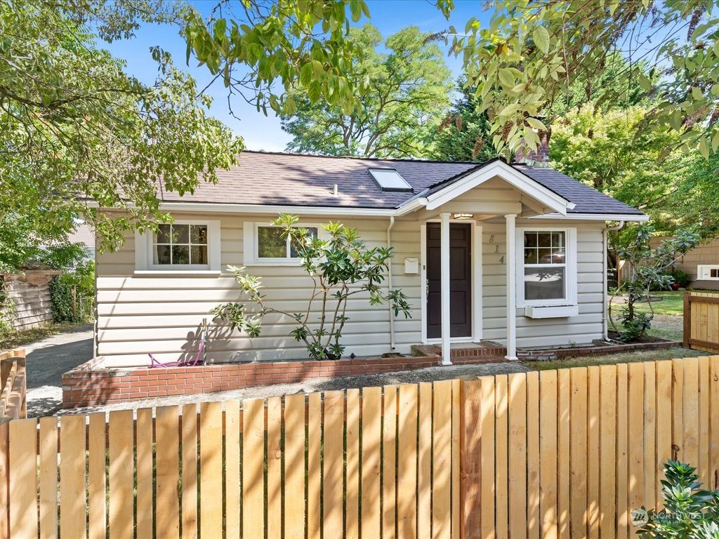 Photo of 814 NE 92nd Street, Seattle, WA 98115 (MLS # 2269700)