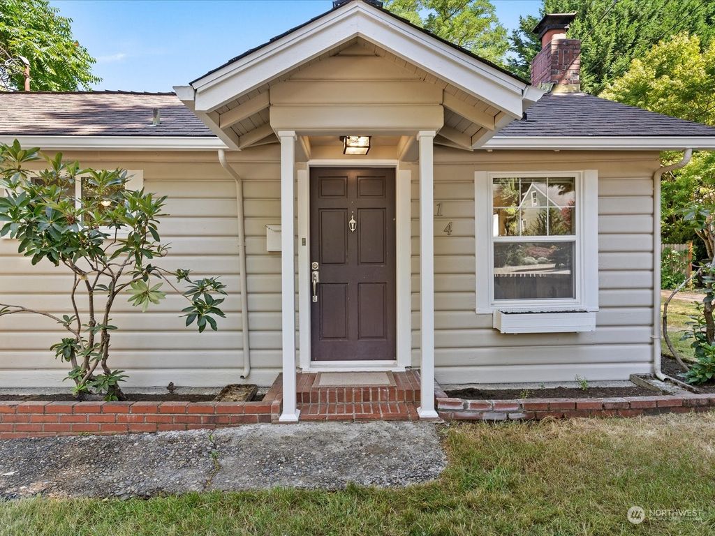 Photo of 814 NE 92nd Street, Seattle, WA 98115 (MLS # 2269700)